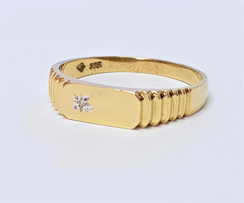 9ct Yellow Gold Diamond Set Ribbed Ring