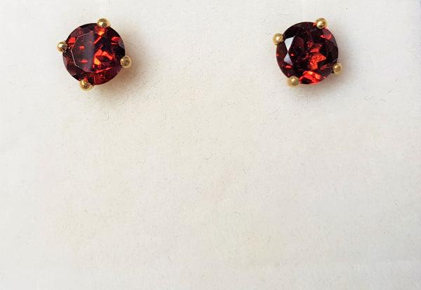 9ct Yellow Gold Round Garnet Studs