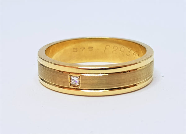 9ct Yellow Gold Faceted with Diamond Ring