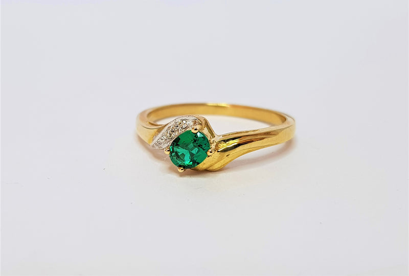 9ct Yellow Gold Cr Emerald and Diamond Twist Ring